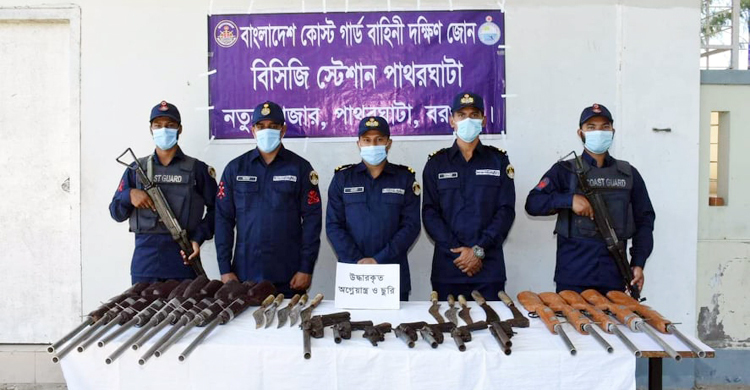 বরগুনায় ট্রলার থেকে বিপুল আগ্নেয়াস্ত্র উদ্ধার