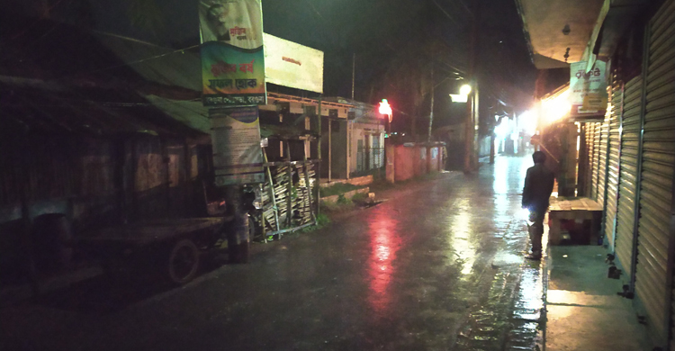 বরগুনায় ঘূর্ণিঝড় আম্ফানের প্রভাব শুরু