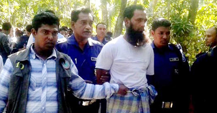 একই পরিবারের তিনজনকে হত্যা, কবিরাজ আটক