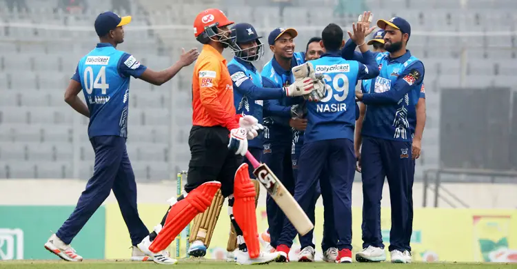 আল আমিনের ৪ উইকেট, তামিমদের খুলনা থামলো ১১৩ রানেই