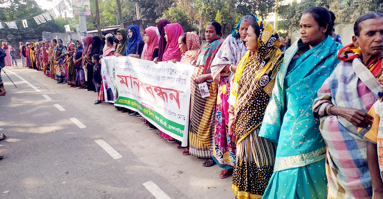 ব্রাহ্মণবাড়িয়ায় বিঘ্নিত গ্যাস সরবরাহ, আন্দোলনে নারীরা