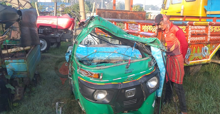 নিষেধাজ্ঞার পরও মহাসড়কে দাপিয়ে বেড়াচ্ছে অটোরিকশা