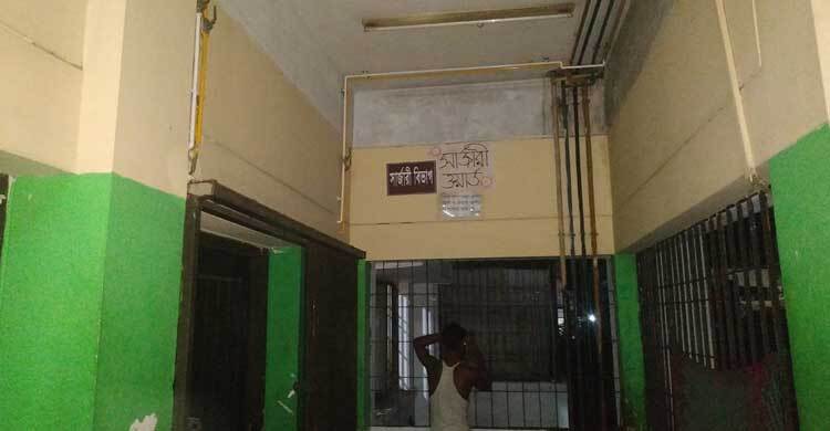 পুলিশকে ছুরি ধরে হাসপাতাল থেকে পালালেন তরুণ