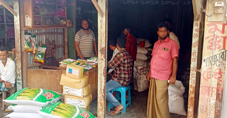 অতিরিক্ত দামে সার বিক্রি, ডিলারকে ৩০ হাজার টাকা জরিমানা