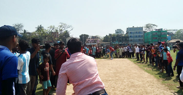 ক্রিকেটে আশরাফুলের কাছে হারলেন চিত্রনায়ক রোশান