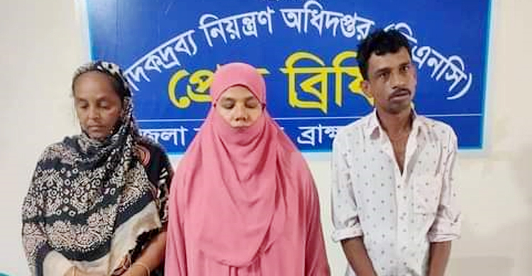 রিকশাচালক থেকে তিন বাড়ির মালিক, ইয়াবাসহ গ্রেফতার দম্পতি