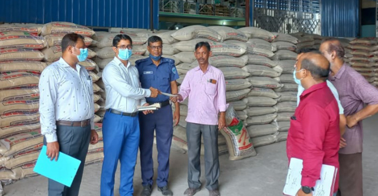 পাটের পরিবর্তে প্লাস্টিকের বস্তায় চাল, ৪ ব্যবসায়ীর জরিমানা