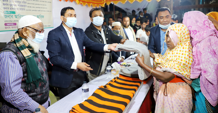 উষ্ণতার পরশ পেল শীতার্তরা