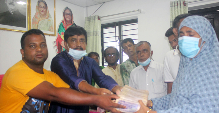 সিএনজি চালকের সততা, হারিয়ে যাওয়া ১৪ লাখ টাকা ফেরত পেলেন নারী
