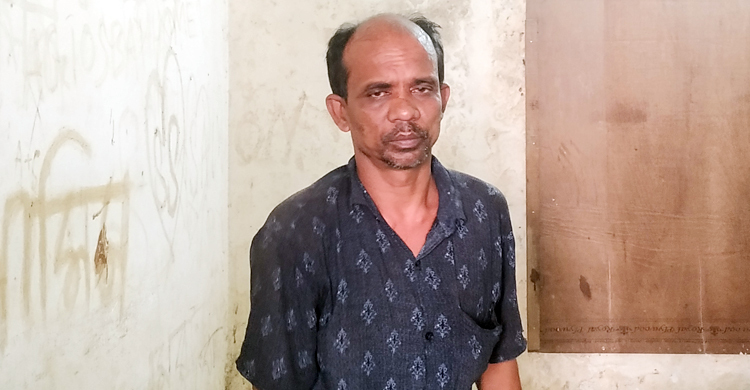 হুমকি দিয়ে নিতেন টাকা, না দিলে বাড়িঘর-দোকানে দিতেন আগুন