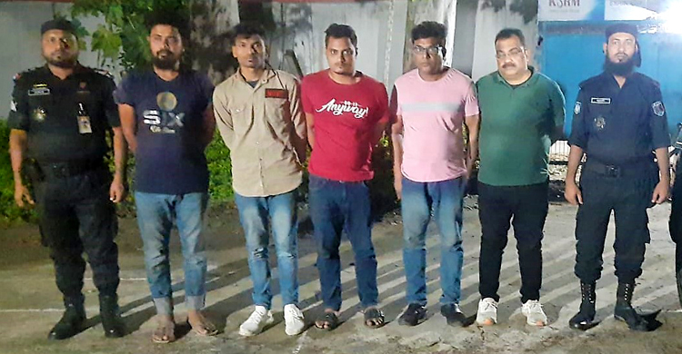 আখাউড়ায় ভারতীয় নাগরিকসহ লাগেজ পার্টির ৫ সদস্য গ্রেফতার