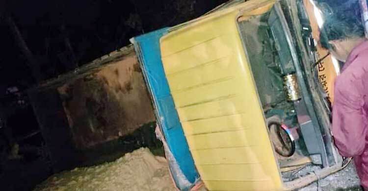 কসবায় গাছের সঙ্গে ট্রাকের ধাক্কায় বৃদ্ধা নিহত, আহত ৩৫