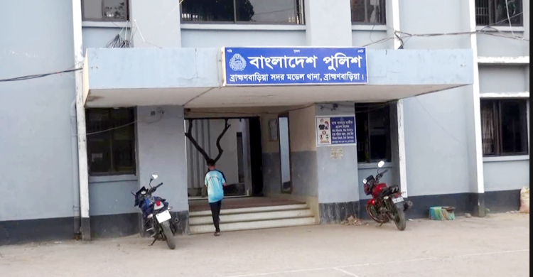 মাদকাসক্ত ছেলেকে পুলিশে দিলেন বাবা