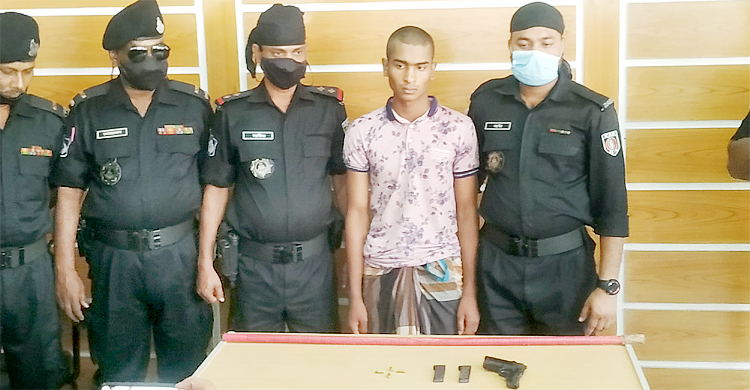 অস্ত্রসহ বঙ্গবন্ধুর ম্যুরাল ভাঙচুরকারী গ্রেফতার