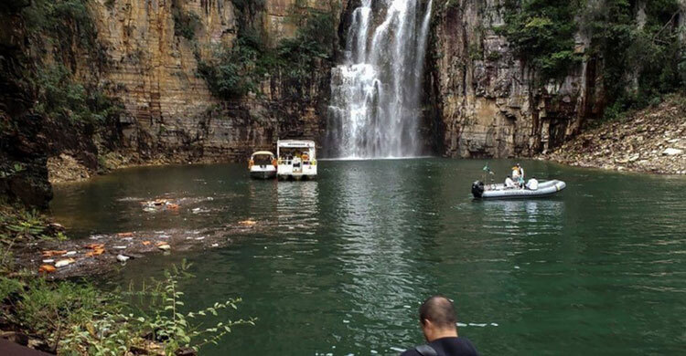 7 killed after Brazil cliff collapses on boats