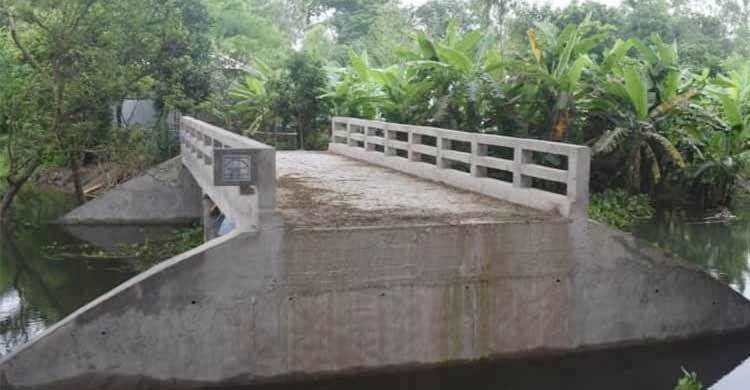 সেতু আছে, রাস্তা নেই