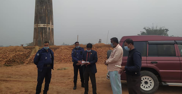 কাঠ পোড়ানোর দায়ে ইটভাটা মালিককে জরিমানা