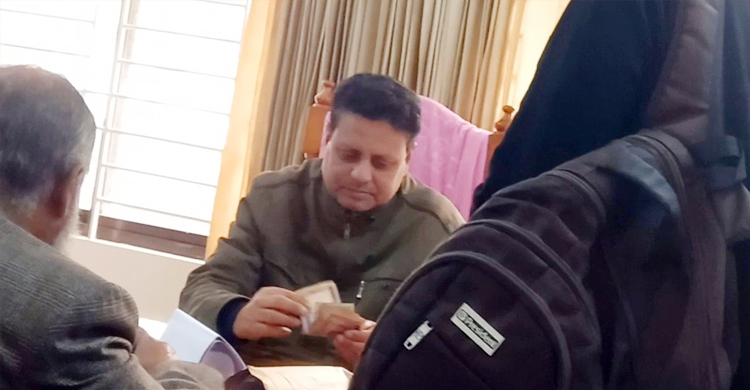ঘুস ছাড়া কাগজ দেন না ভূমি কর্মকর্তা