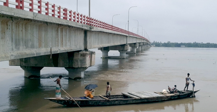 জোর করে শ্বশুরবাড়িতে নিয়ে যাওয়ায় আত্মহত্যা করলেন শিক্ষক স্বামী