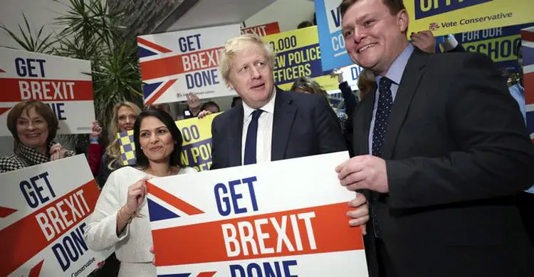 ভোট দিচ্ছে ব্রিটেন