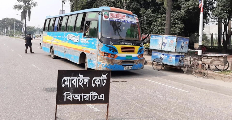 নতুন আইনে প্রথম দিনেই ৮৮ মামলা, জরিমানা সোয়া লাখ