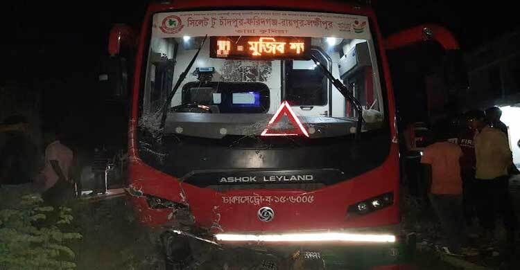 চাঁদপুরে বাস-মাইক্রোবাসের মুখোমুখি সংঘর্ষ, আহত ২