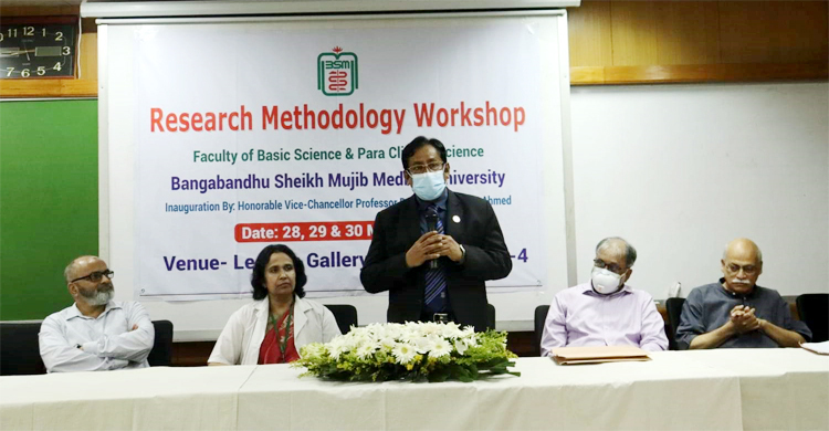 গবেষণায় আগ্রহী করতে বিএসএমএমইউর ভিসির পুরস্কার ঘোষণা