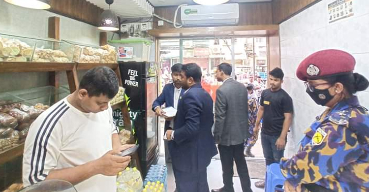 পুরান ঢাকায় তিন বেকারিকে লাখ টাকা জরিমানা