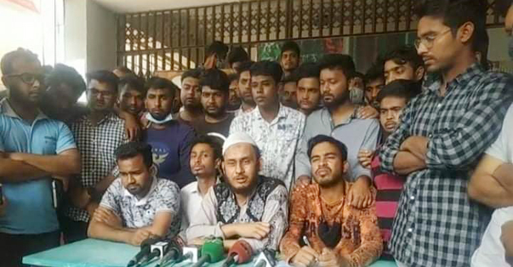 বশেমুরবিপ্রবিতে ৪ দফা দাবিতে শিক্ষার্থীদের সংবাদ সম্মেলন