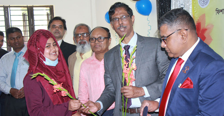 বশেফমুবিপ্রবিতে প্রথমবর্ষের শিক্ষার্থীদের বরণ