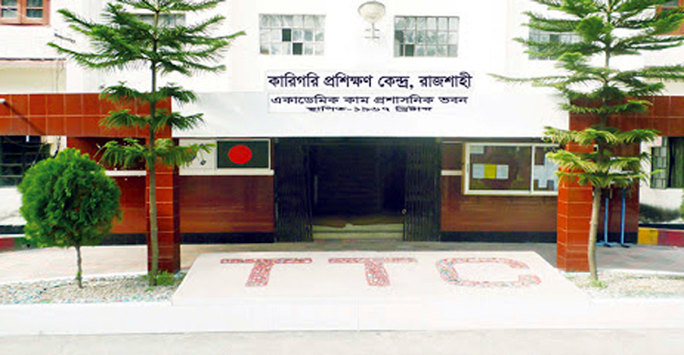 ‘নিজের পক্ষে আনতে না পেরে’ ১৩ জনকে বাসা ছাড়ার নোটিশ অধ্যক্ষের