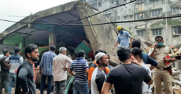 10 dead in building collapse near Mumbai