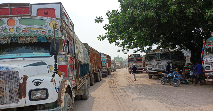 বুড়িমারী স্থলবন্দর দিয়ে ৭ দিন আমদানি-রপ্তানি বন্ধ