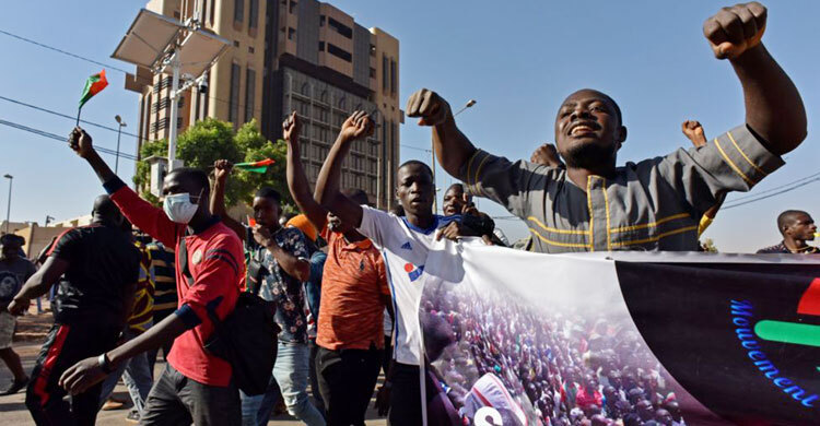 Burkina Faso: Tear gas fired at protesters decrying Islamist attacks