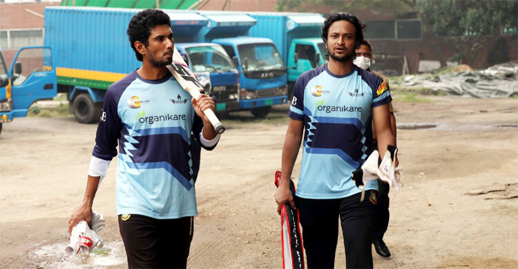 ৪০৯ দিন পর ম্যাচে ফিরলেন সাকিব