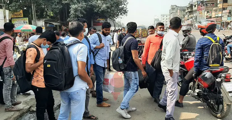 বন্ধ দূরপাল্লার বাস, ঢাকা থেকে বাড়ি ফিরতে সীমাহীন দুর্ভোগ