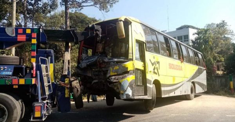 চকরিয়ায় বাস-পিকআপ সংঘর্ষে চালক-শ্রমিক নিহত