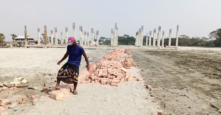 ১৯ মাসেও আলোর মুখ দেখেনি কুয়াকাটা বাস টার্মিনাল
