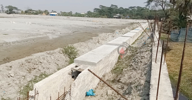 ১৯ মাসেও আলোর মুখ দেখেনি কুয়াকাটা বাস টার্মিনাল