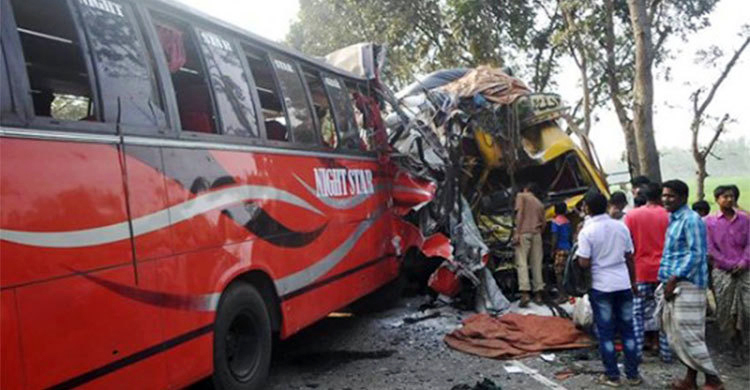 বগুড়ায় বাস-ট্রাকের মুখোমুখি সংঘর্ষে নিহত ২, আহত ১০