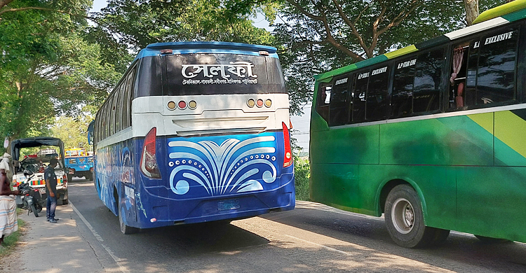 মানিকগঞ্জে দুই বাসের মুখোমুখি সংঘর্ষে যুবক নিহত