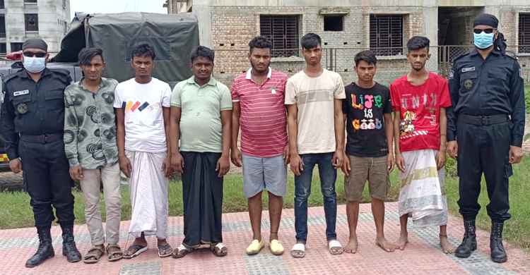 এবার অস্ত্রসহ ‘বুস্টার গ্যাং’ এর ৭ সদস্য গ্রেফতার