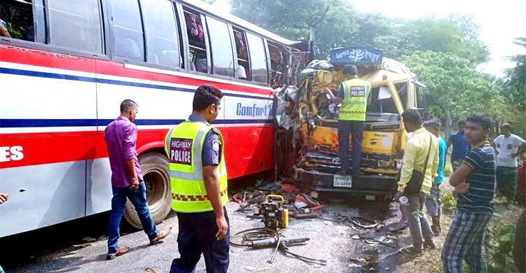 3 killed as bus collides with truck in Bagerhat
