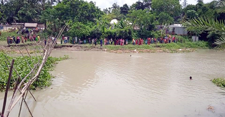 ফরিদপুরে সাঁকো দিয়ে নদী পার হতে গিয়ে পড়ে শিশু নিখোঁজ