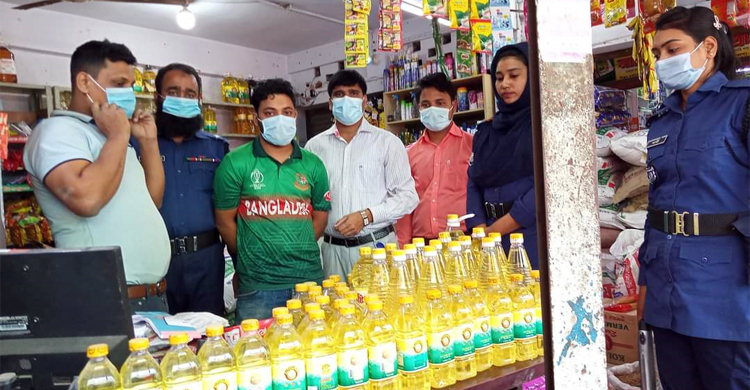 কুমিল্লায় অতিরিক্ত মূল্য বসিয়ে তেল বিক্রি, দুই দোকানির জরিমানা