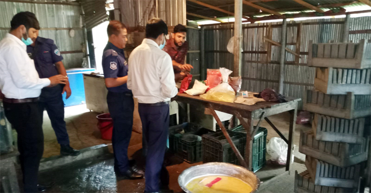 কুমিল্লায় তৈরি হচ্ছিল নামিদামি ব্র্যান্ডের নকল আইসক্রিম