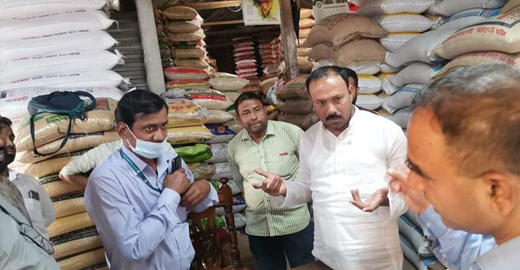 অতিরিক্ত দামে চিনি বিক্রির দায়ে ৫০ হাজার টাকা জরিমানা