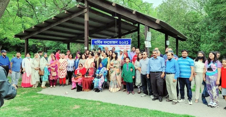 কানাডায় চট্টগ্রাম কলেজ অ্যালামনাইয়ের বনভোজন