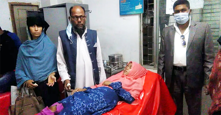 লক্ষ্মীপুরে স্ত্রী-মেয়েসহ সাবেক সেনাসদস্যকে পিটিয়ে জখম