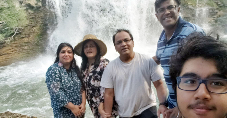 পাহাড়ের মনোরম পরিবেশে গরমে অতিষ্ঠ বাংলাদেশিরা